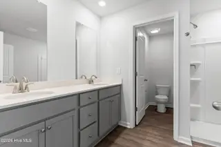 619 S Squires Run Lane, Richlands, NC 28574 – photo 18: Master Bathroom