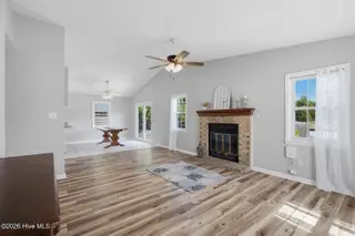 530 Shadowridge Road, Jacksonville, NC 28546 — 4-bedroom home in Brynn Marr, Jacksonville, NC, photo 3 of 32: shadow-4