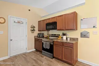 101 Woodbury Farm Drive, Jacksonville, NC 28540 – photo 8: 08