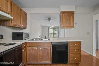 3624 Saint Johns Court B, Wilmington, NC 28403 — 2-bedroom condo in Park Place, Wilmington, NC, photo 11 of 59: 44-web-or-mls-DSC07044