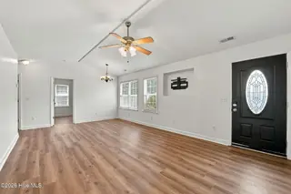 134 Luke Court, New Bern, NC 28560 – photo 5: Living Room