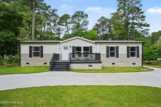 335 Ridgewood Drive NW, Calabash, NC 28467 — 3-bedroom manufactured home in Ocean Forest, Calabash, NC, photo 8 of 39