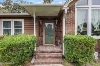 338 N Colony Circle N, Wilmington, NC 28409 — 3-bedroom home in Millbrook, Wilmington, NC, photo 5 of 34: 5_front entryway
