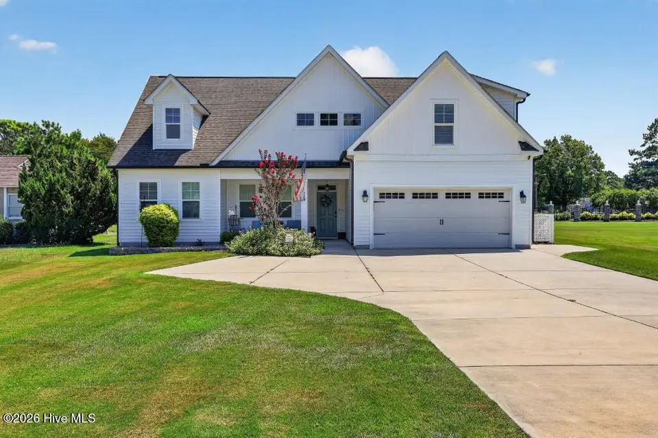 1200 Caracara Drive, New Bern, NC 28560 – photo 1 of 31: Beautiful Home