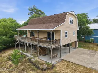136 Sea Dunes Drive, Emerald Isle, NC 28594 – photo 6: 7-web-or-mls-DJI_20260628143312_0331_D