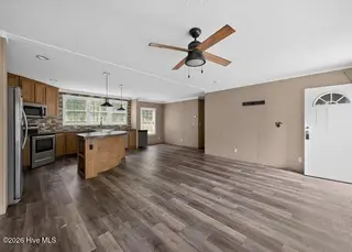 2184 Creekwood Court SW, Supply, NC 28462 — 3-bedroom manufactured home in Holden Beach, Supply, NC, photo 11 of 20