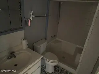 110 Stillwater Court, New Bern, NC 28562 — 3-bedroom home in River Bend, New Bern, NC, photo 10 of 18: Bathroom