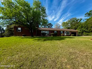 1307 Cogdell Drive, Kinston, NC 28501 — 3-bedroom home, Kinston, NC, photo 4 of 35: IMG_2959