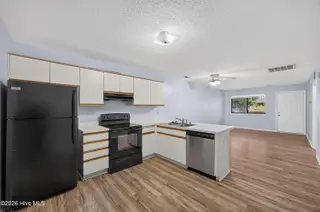 522 S Kerr Avenue Apt 42, Wilmington, NC 28403 — 2-bedroom condo in Candlewyck, Wilmington, NC, photo 12 of 25: 522SKerrAvenueUnit42-11