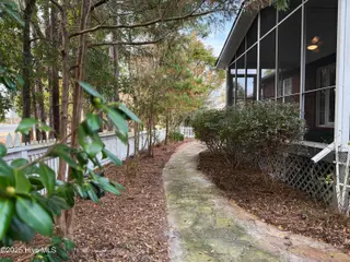 9402 Short Putt Court, Wilmington, NC 28412 — 3-bedroom home in Cypress Island, Wilmington, NC, photo 8 of 47: Dormant Flowers for Spring