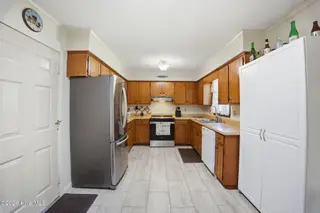 1836 Caracara Drive, New Bern, NC 28560 – photo 23: 14-web-or-mls-0c0a3577_edit