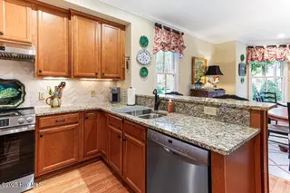 273 Champions Ridge Drive, Southern Pines, NC 28387 – photo 9: Kitchen & breakfast bar