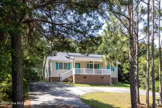 122 Purdie Drive, Emerald Isle, NC 28594 — 3-bedroom home in Oakland Hills, Emerald Isle, NC, photo 2 of 22: Ocean Moon Cottage 001