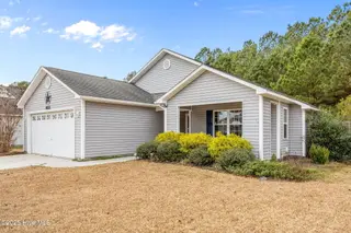 4015 W T Whitehead Drive, Jacksonville, NC 28546 – photo 2: front right side
