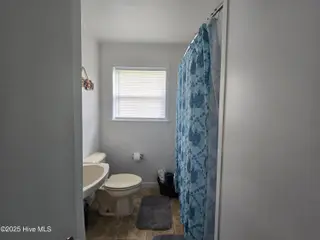 909 N 20th Street, Morehead City, NC 28557 – photo 14: Bathroom