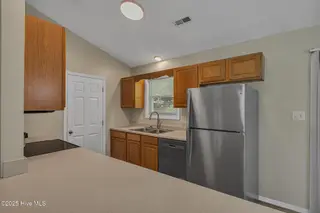 821 Shadowridge Road, Jacksonville, NC 28546 – photo 11: 821 shadowridge 7