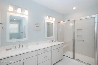 130 Whimbrel Way, Beaufort, NC 28516 – photo 15: principal bath