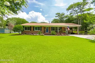 116 Holly Road, Pine Knoll Shores, NC 28512 – photo 6: 2-web-or-mls-cchadwick-visuals-116-holly