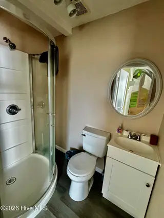 616 Cardwell Street, Elizabeth City, NC 27909 – photo 11: Guest Bath