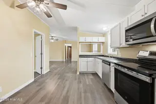 405 Lynchfield Drive, New Bern, NC 28560 – photo 4: Kitchen