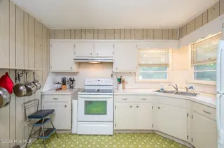 7205 Emerald Drive, Emerald Isle, NC 28594 – photo 7: 7205 EMERALD DRIVE (23)
