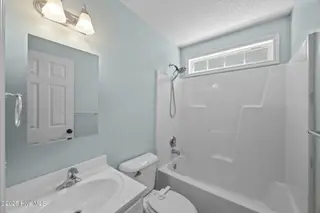 102 Inge Court, New Bern, NC 28562 – photo 23: 2nd Bathroom