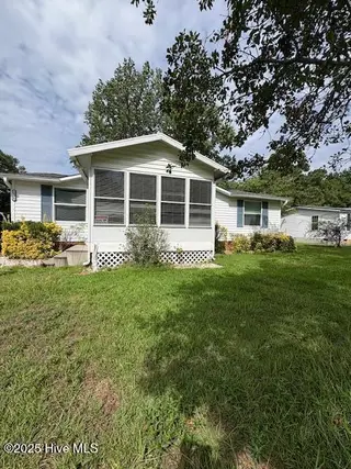 1554 Gate 2 SW, Ocean Isle Beach, NC 28469 — 3-bedroom manufactured home in Seaside North, Ocean Isle Beach, NC, photo 2 of 17: IMG_2433