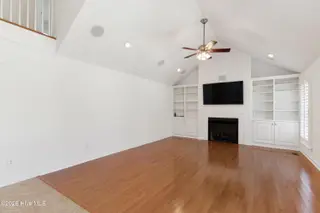 117 Hodges Street, Morehead City, NC 28557 – photo 5: Living room