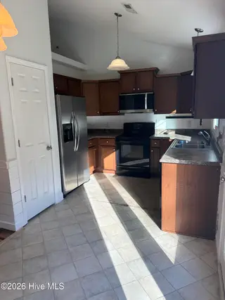 110 Midyette Avenue, New Bern, NC 28560 — 3-bedroom home in Pinecrest Estates, New Bern, NC, photo 5 of 24: IMG_3082
