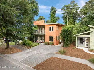 35 S 29th Street, Wilmington, NC 28403 – photo 7: 10-web-or-mls-DJI_20250915140316_0921_D