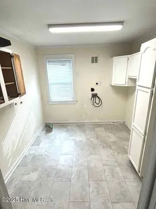 437 Biscayne Drive, Wilmington, NC 28411 — 4-bedroom home in Bayshore Estates, Wilmington, NC, photo 8 of 20: laundry room