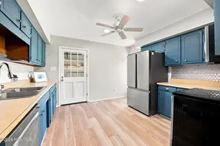 204 Little John Lane, Havelock, NC 28532 – photo 9: 17-web-or-mls-DSC_6307-edit