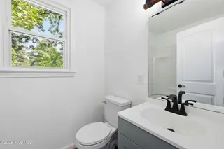910 Simmons Street, New Bern, NC 28560 – photo 13: 15-web-or-mls-0C0A5110 - Copy
