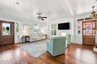 913 Bridges Street, Morehead City, NC 28557 – photo 5: Living Room
