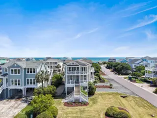 1046 Tide Ridge Drive, Holden Beach, NC 28462 — 5-bedroom home in Pointe West, Holden Beach, NC, photo 7 of 72: 1046 Tide Ridge Drive
