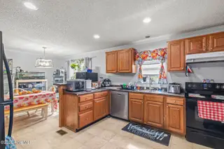 222 Busch Drive, Richlands, NC 28574 — 3-bedroom manufactured home in Jenkins Creek, Richlands, NC, photo 17 of 38