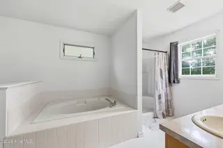 225 Godfrey Boulevard, Havelock, NC 28532 – photo 14: Primary bathroom