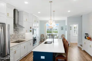 200 Olde Towne Yacht Club Drive 27 Inlet Cove/Slip 84, Morehead City, NC 28557 – photo 8: Kitchen with coffee bar