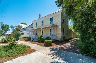 212 Broad Street, Beaufort, NC 28516 – photo 10: Brick driveway