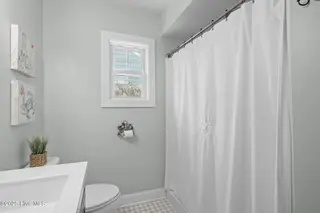 3111 Arendell Street, Morehead City, NC 28557 – photo 23: Principal bathroom