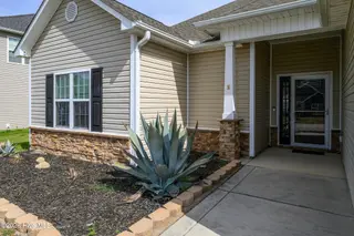 3408 Lefringhouse Lane, New Bern, NC 28562 — 3-bedroom home in Hardee Farms, New Bern, NC, photo 7 of 38: Clean Landscaping