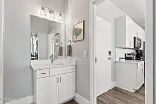 102 Cape Fear Boulevard Unit 301, Carolina Beach, NC 28428 — 1-bedroom condo in Towne Place Condominium, Carolina Beach, NC, photo 11 of 47: 30-web-or-mls-DSC08134