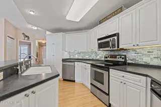 100 Olde Towne Yacht Club Drive 507, Beaufort, NC 28516 – photo 14: Kitchen