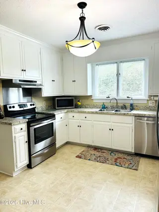 2128 Rivershore Road, Elizabeth City, NC 27909 — 3-bedroom home in Winslow Acres, Elizabeth City, NC, photo 15 of 48: Kitchen