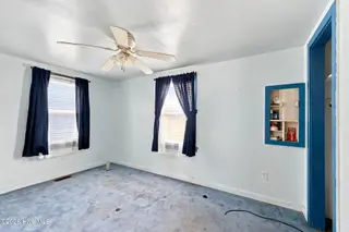 1106 Avery Street, Morehead City, NC 28557 – photo 20: 33-web-or-mls-1106-Avery-St-057_edit