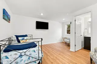102 Alex Court, Emerald Isle, NC 28594 – photo 14: Ground level room