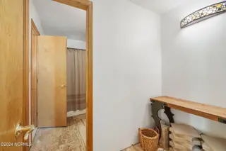 335 Country Club Lane, Newport, NC 28570 – photo 22: Full guest bathroom