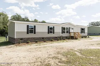 11621 Straight Gate Road, Whitakers, NC 27891 — 4-bedroom manufactured home, Whitakers, NC, photo 2 of 55: IMG_4749