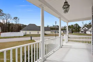 185 Crooked Run Drive, New Bern, NC 28560 – photo 5: 42-web-or-mls-0C0A5606