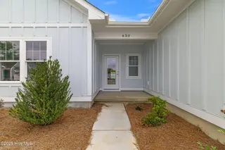 430 Raven Glen Drive, Southport, NC 28461 – photo 6: 5-web-or-mls-GI - 430 Raven Glen Dr - Li